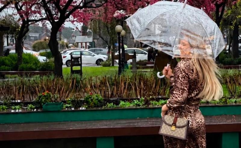 Rejane Pauletti aproveita temporada de descanso em família nas paisagens de Gramado